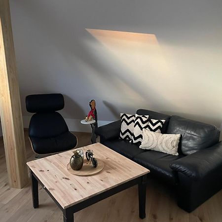 Moderne Ferienwohnung In Gelsenkirchen-Schalke Fuer 1 Bis 7 Personen Mit Terrasse, Ideal Fuer Gruppen & Stadionbesuche Ngoại thất bức ảnh