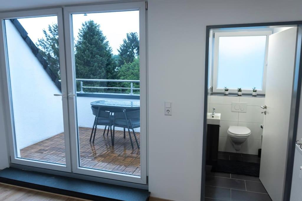 Moderne Ferienwohnung In Gelsenkirchen-Schalke Fuer 1 Bis 7 Personen Mit Terrasse, Ideal Fuer Gruppen & Stadionbesuche Ngoại thất bức ảnh