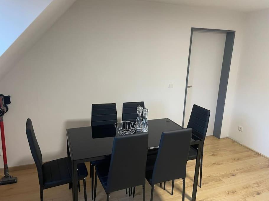 Moderne Ferienwohnung In Gelsenkirchen-Schalke Fuer 1 Bis 7 Personen Mit Terrasse, Ideal Fuer Gruppen & Stadionbesuche Ngoại thất bức ảnh