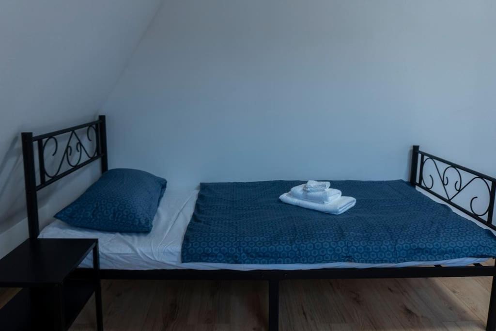 Moderne Ferienwohnung In Gelsenkirchen-Schalke Fuer 1 Bis 7 Personen Mit Terrasse, Ideal Fuer Gruppen & Stadionbesuche Ngoại thất bức ảnh