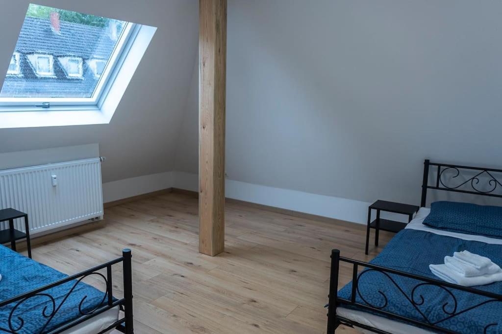 Moderne Ferienwohnung In Gelsenkirchen-Schalke Fuer 1 Bis 7 Personen Mit Terrasse, Ideal Fuer Gruppen & Stadionbesuche Ngoại thất bức ảnh
