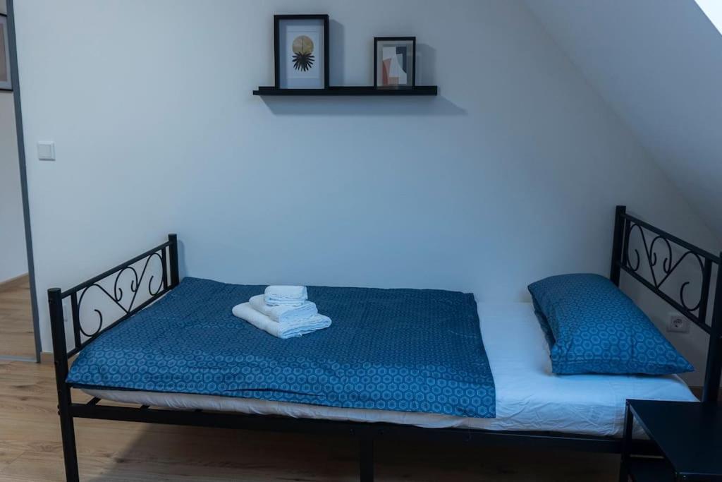 Moderne Ferienwohnung In Gelsenkirchen-Schalke Fuer 1 Bis 7 Personen Mit Terrasse, Ideal Fuer Gruppen & Stadionbesuche Ngoại thất bức ảnh