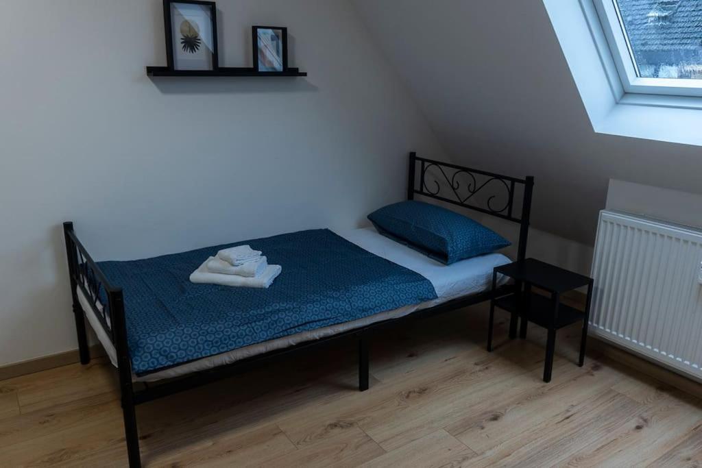 Moderne Ferienwohnung In Gelsenkirchen-Schalke Fuer 1 Bis 7 Personen Mit Terrasse, Ideal Fuer Gruppen & Stadionbesuche Ngoại thất bức ảnh