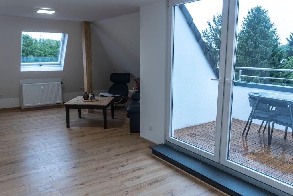 Moderne Ferienwohnung In Gelsenkirchen-Schalke Fuer 1 Bis 7 Personen Mit Terrasse, Ideal Fuer Gruppen & Stadionbesuche Ngoại thất bức ảnh