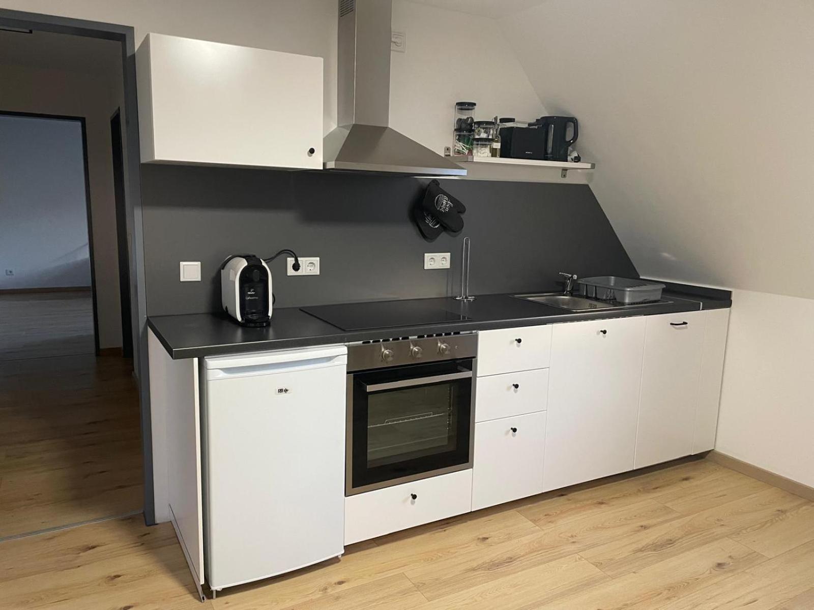 Moderne Ferienwohnung In Gelsenkirchen-Schalke Fuer 1 Bis 7 Personen Mit Terrasse, Ideal Fuer Gruppen & Stadionbesuche Ngoại thất bức ảnh