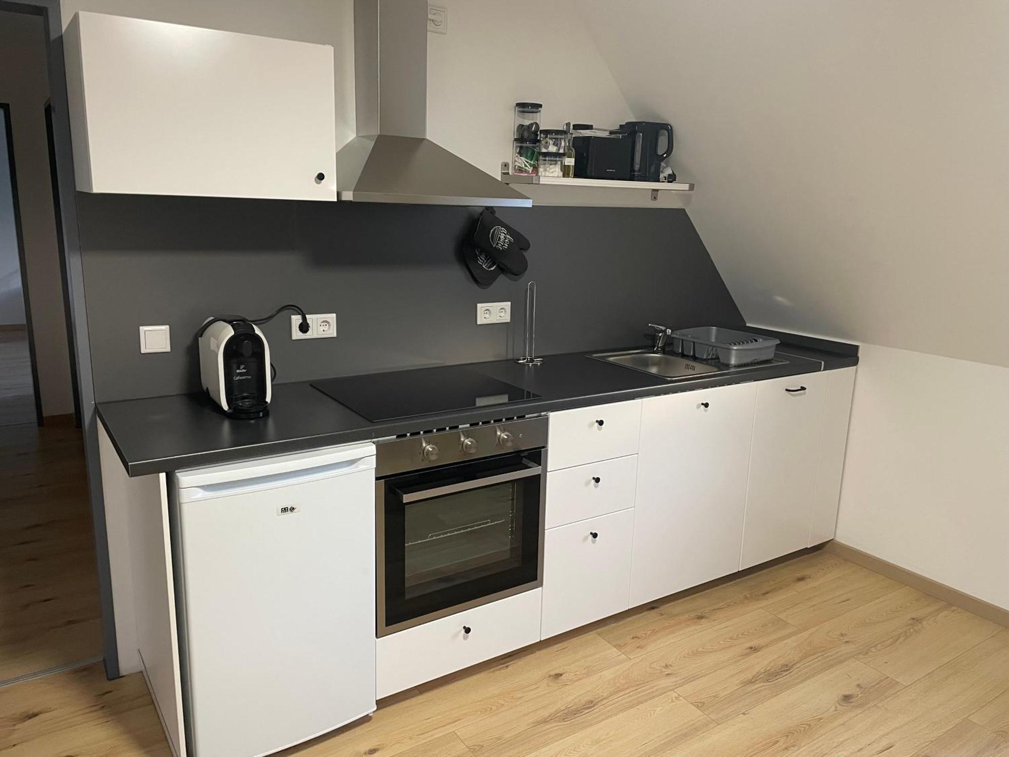 Moderne Ferienwohnung In Gelsenkirchen-Schalke Fuer 1 Bis 7 Personen Mit Terrasse, Ideal Fuer Gruppen & Stadionbesuche Ngoại thất bức ảnh